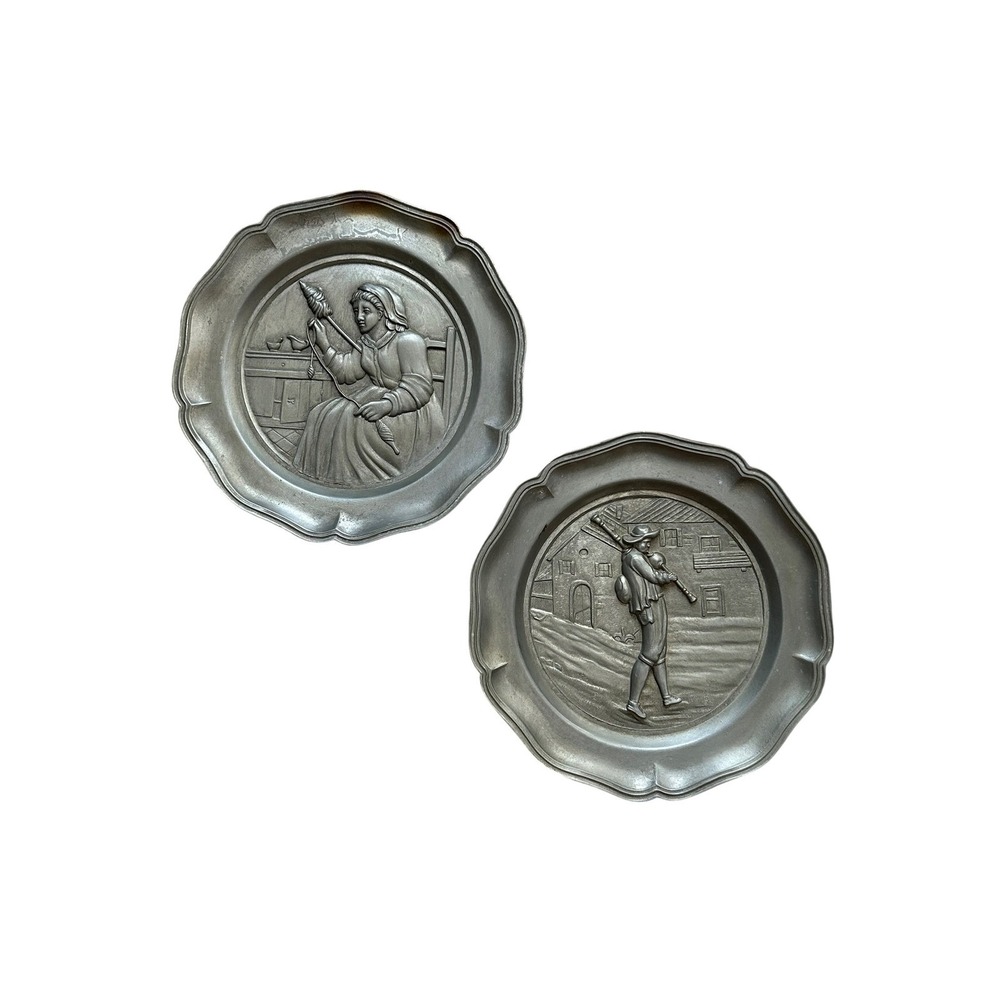 Vintage German Pewter Wall Plates High Relief Spinner Bagpiper 95/100 Pair 9in